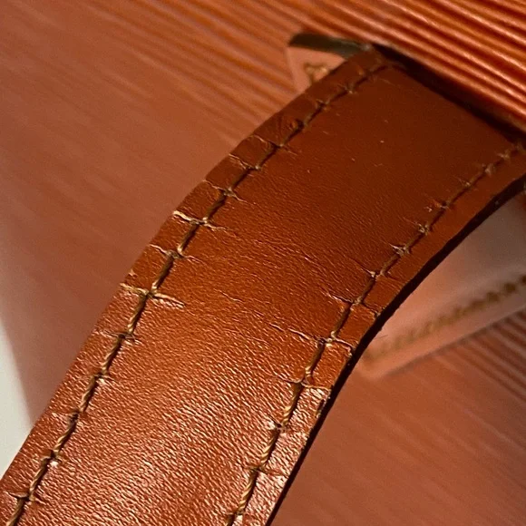 Vintage Louis Vuitton Epi Lussac Shoulder Bag In Kenyan Fawn - Picture 15 of 15